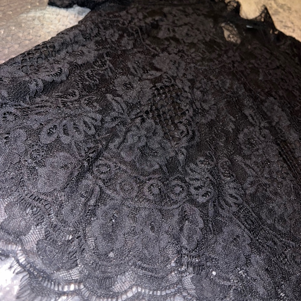 Chic Black Lace Blouse with Puff Sleeves, perfect date night! - Picture 4 of 8